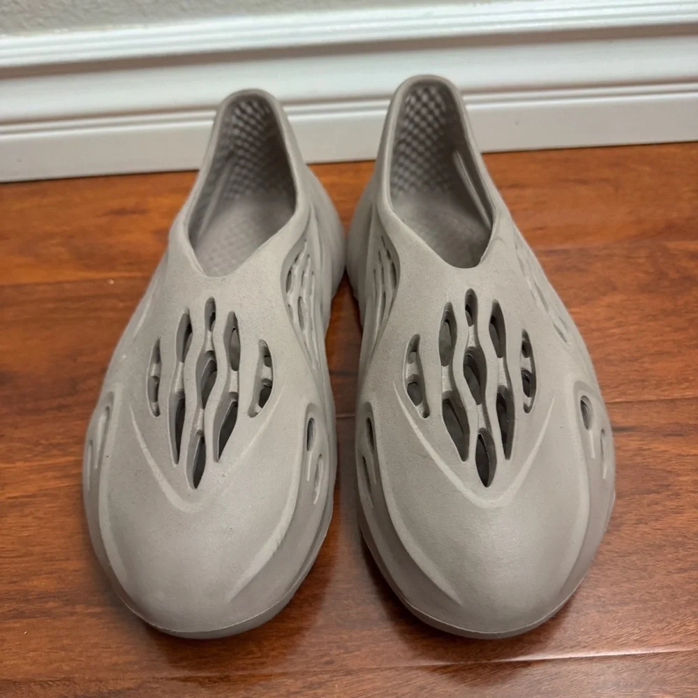 Men's Slip-On Casual Foam Shoes in Light Gray